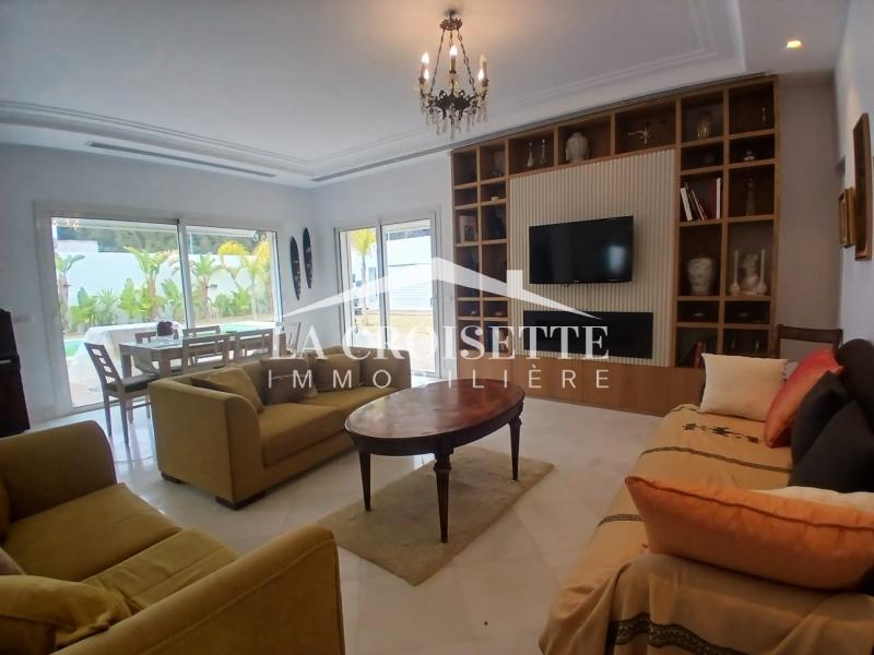 Villa meublée S+3 avec piscine et studio indépendant à Gammarth